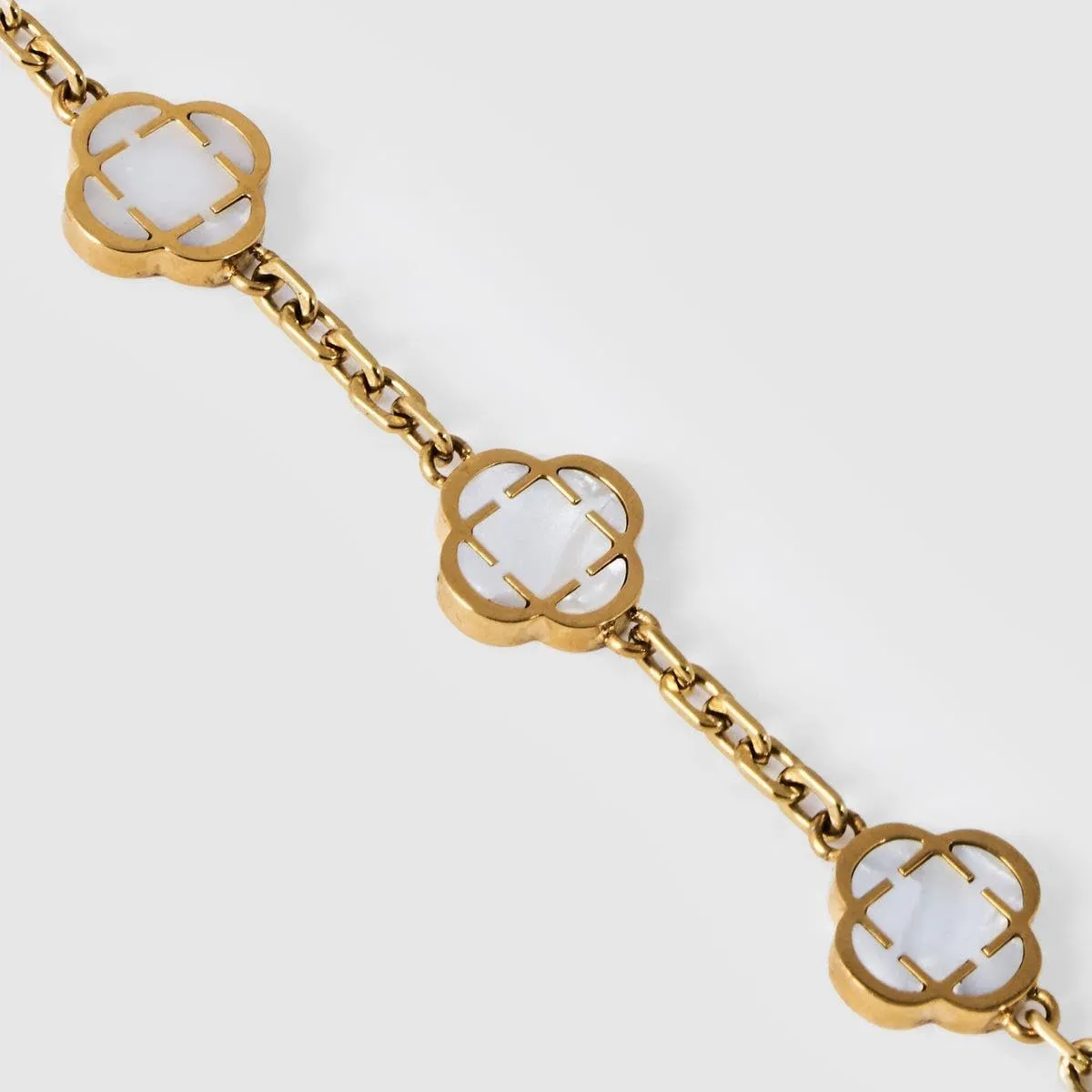 Lucky Clover Bracelets for Women - 18K Gold Plated Bracelets for Women Trendy - Adjustable Up to 19CM Extendable Bracelets with Black/White Clover - Four Leaf Clover Bracelets Jewelry Gifts for Women